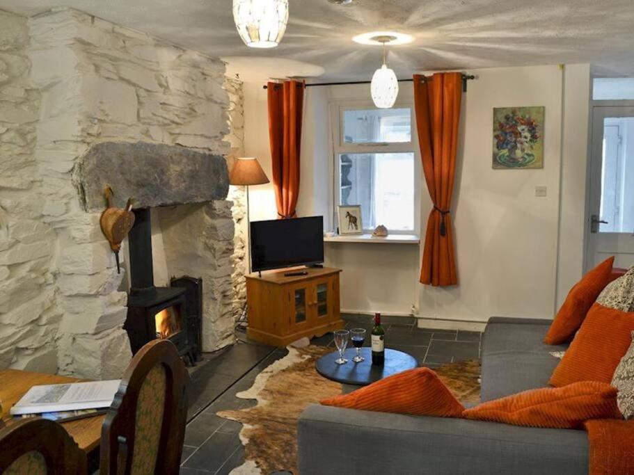Cosy Terrace Cottage Built Into The Mountain Side. Blaenau Ffestiniog Bagian luar foto