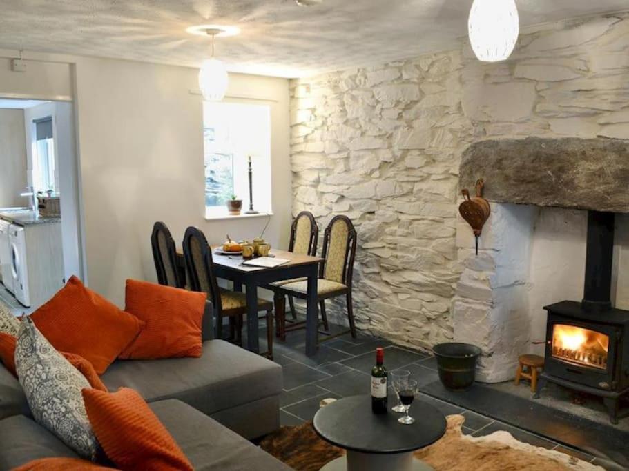 Cosy Terrace Cottage Built Into The Mountain Side. Blaenau Ffestiniog Bagian luar foto
